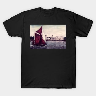 THAMES SAILING BARGE MAY, SAILING PAST GREENWICH NAVAL COLLEGE LONDON T-Shirt